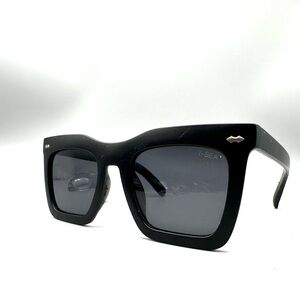 Sea Black Square Sunglasses